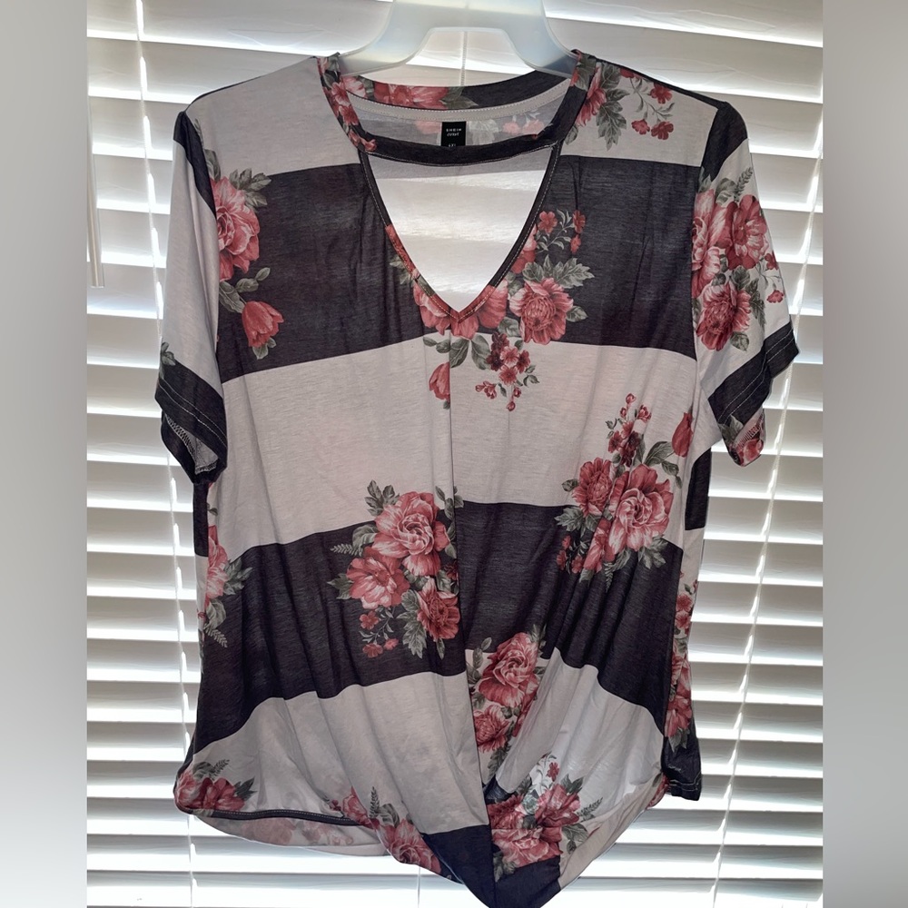 Plus Keyhole Neck Floral Colorblock Tee